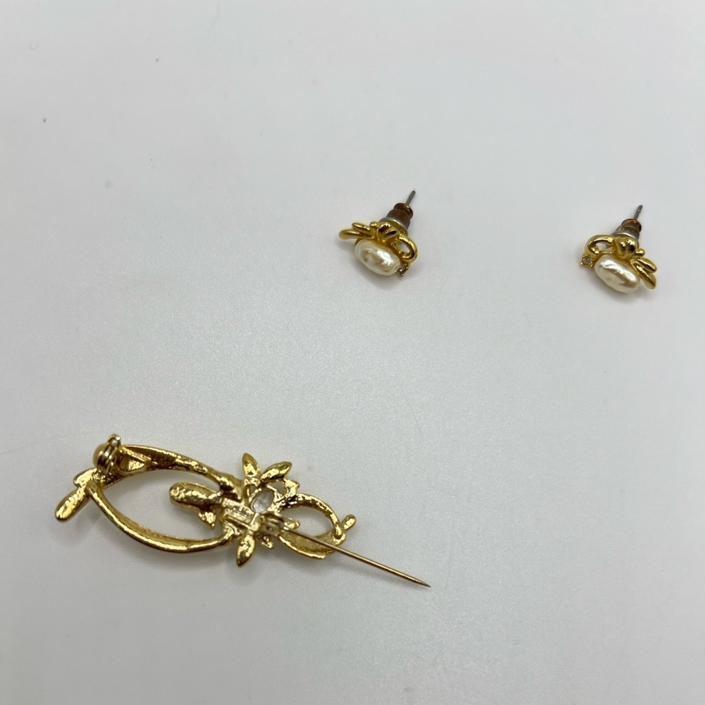 ✨ Vintage-Style Gold Plated Pearl & Crystal Brooch w/ Matching Earrings - Picture 2 of 4